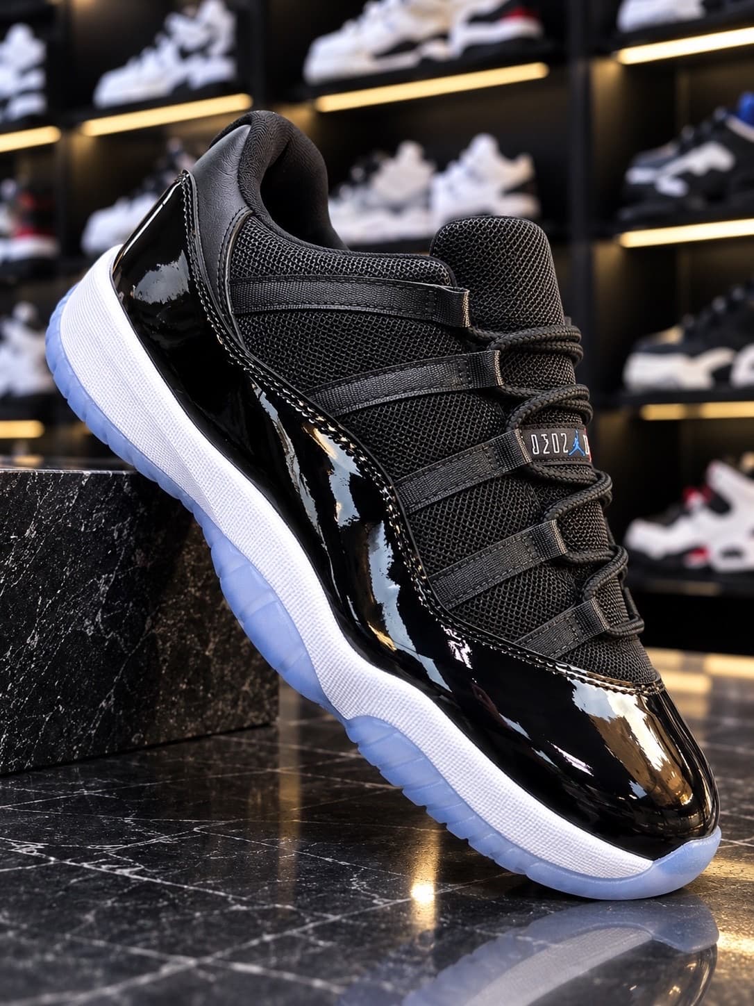 Retro 11 low v7 - image 1